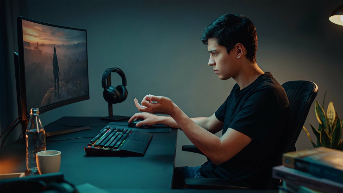 Keyboards for Gamers Recovering From Wrist and Carpal Tunnel Pain