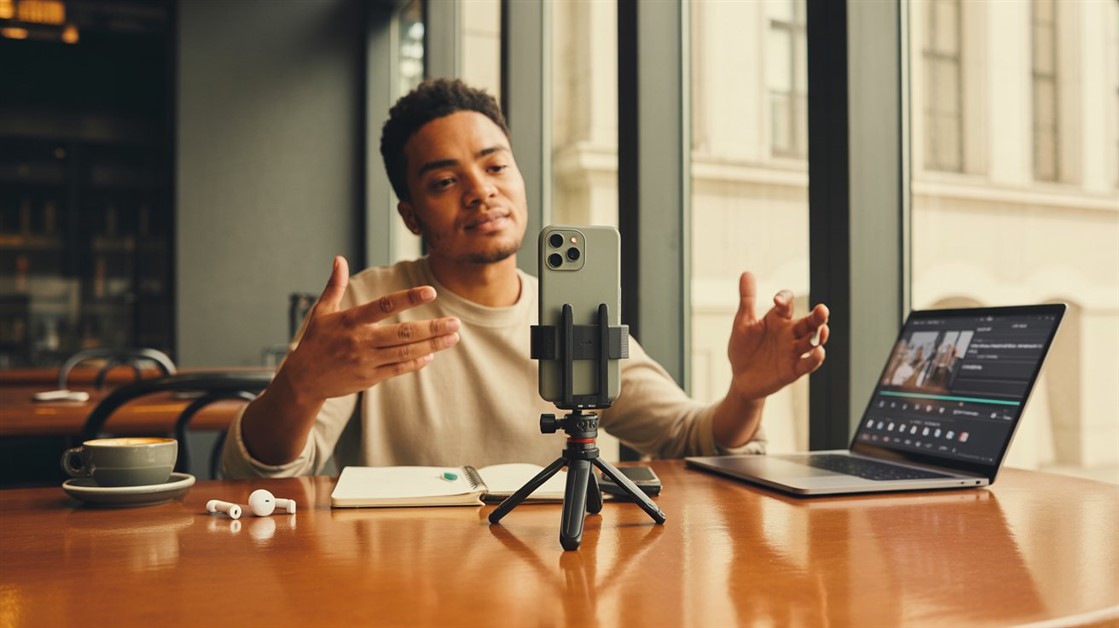 Pocket-Sized 360° Phone Tripods for Solo Creators